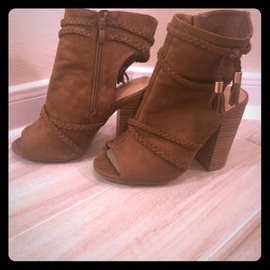 Peep toe booties 7W